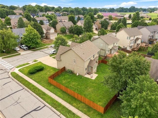 883 S Clearwater Creek Drive, Olathe, KS 66061