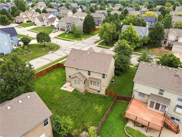 883 S Clearwater Creek Drive, Olathe, KS 66061