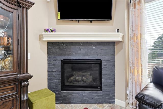 883 S Clearwater Creek Drive, Olathe, KS 66061