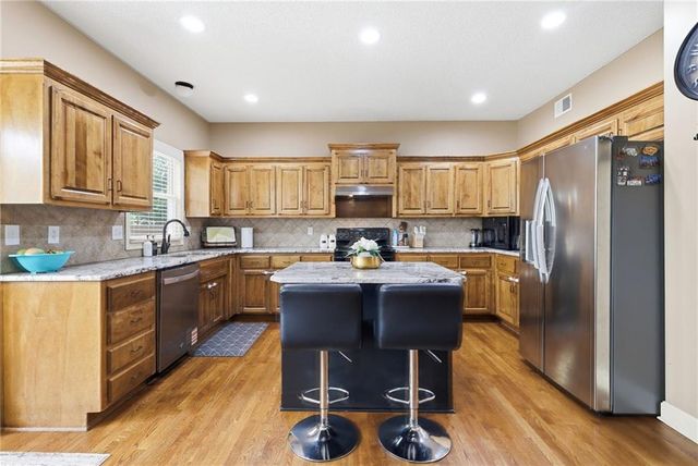 883 S Clearwater Creek Drive, Olathe, KS 66061