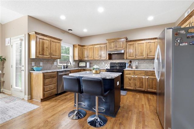 883 S Clearwater Creek Drive, Olathe, KS 66061