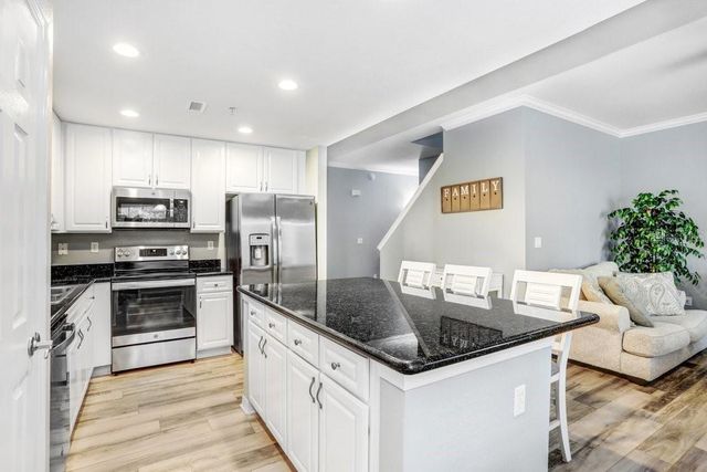 9838 W PARK VILLAGE DRIVE 9838, Tampa, FL 33626