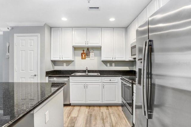 9838 W PARK VILLAGE DRIVE 9838, Tampa, FL 33626