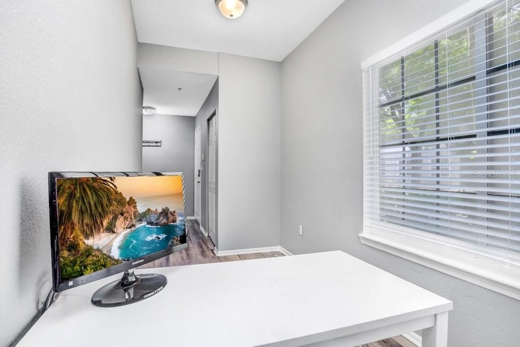 Image 6 of property listing at 9838 W PARK VILLAGE DRIVE 9838, Tampa, FL 33626