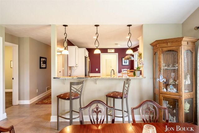 2940 Grand Isle Drive 9, Belmont, MI 49306
