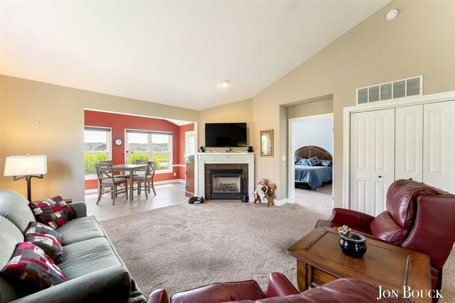 2940 Grand Isle Drive 9, Belmont, MI 49306