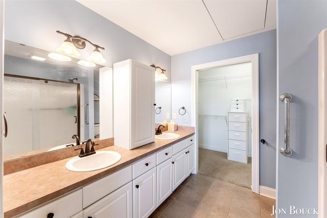 2940 Grand Isle Drive 9, Belmont, MI 49306