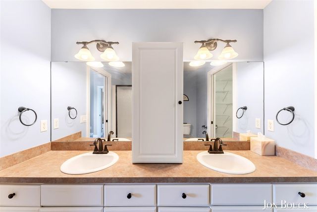 2940 Grand Isle Drive 9, Belmont, MI 49306