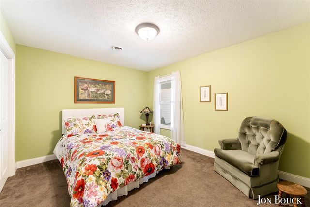 2940 Grand Isle Drive 9, Belmont, MI 49306