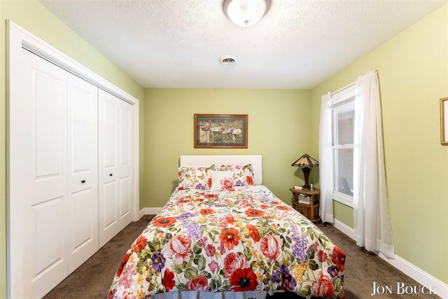 2940 Grand Isle Drive 9, Belmont, MI 49306