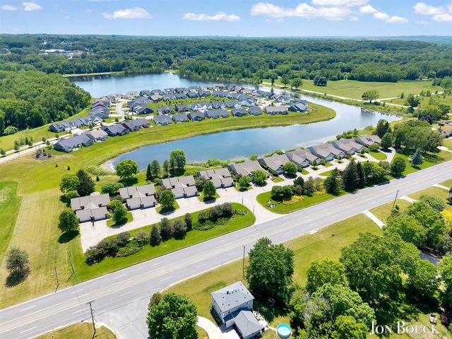 2940 Grand Isle Drive 9, Belmont, MI 49306