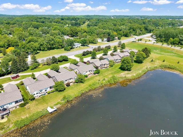 2940 Grand Isle Drive 9, Belmont, MI 49306