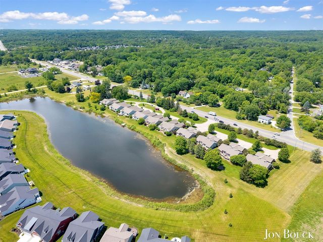 2940 Grand Isle Drive 9, Belmont, MI 49306