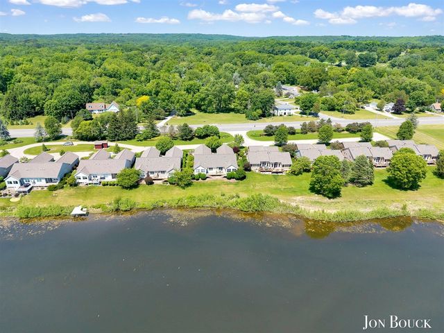 2940 Grand Isle Drive 9, Belmont, MI 49306