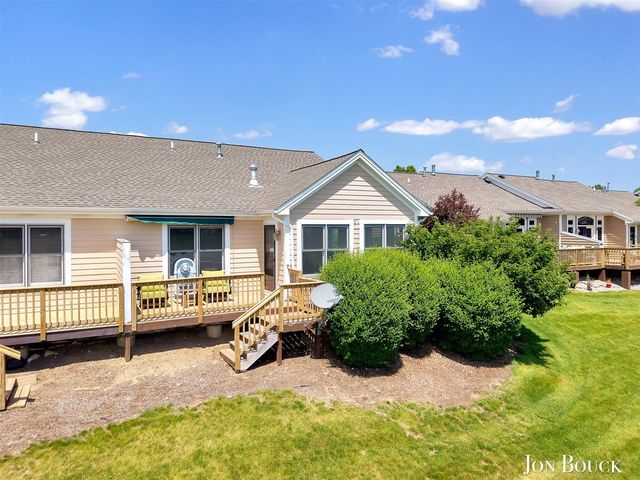 2940 Grand Isle Drive 9, Belmont, MI 49306