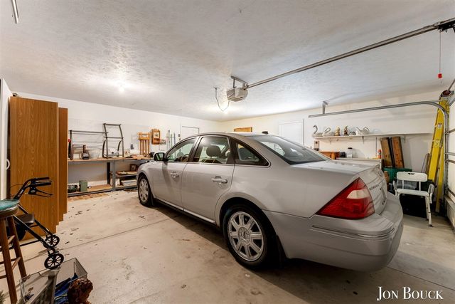 2940 Grand Isle Drive 9, Belmont, MI 49306