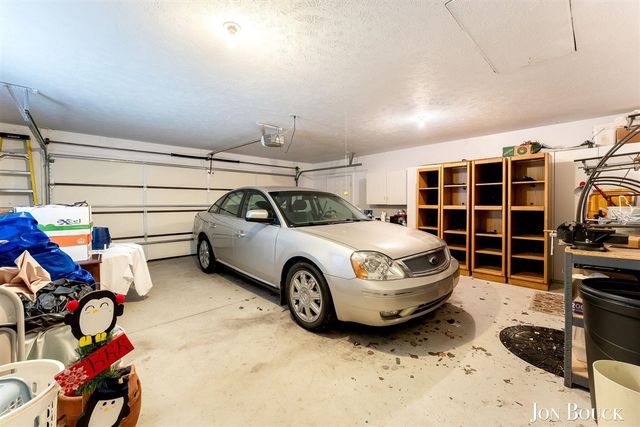 2940 Grand Isle Drive 9, Belmont, MI 49306