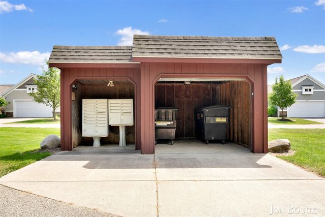 2940 Grand Isle Drive 9, Belmont, MI 49306