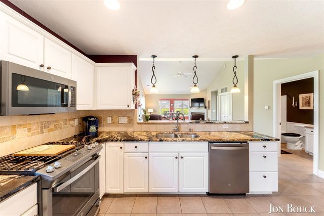 2940 Grand Isle Drive 9, Belmont, MI 49306