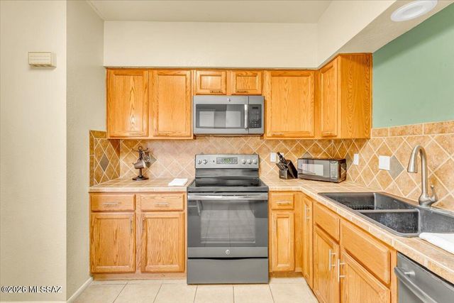 1525 W Vía Del Jarrito, Green Valley, AZ 85622