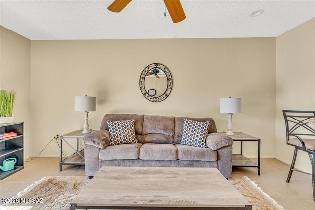 1525 W Vía Del Jarrito, Green Valley, AZ 85622