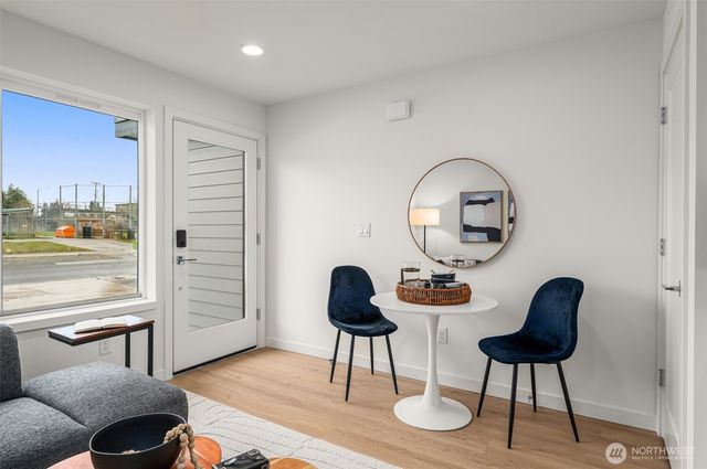 9221 B 14th Avenue NW, Seattle, WA 98117