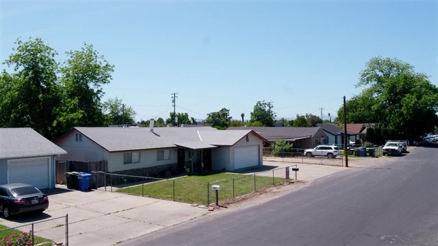 1636 Woodworth Ave, Modesto, CA 95351