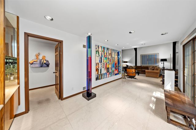 1287 Charrington Road, Bloomfield Hills, MI 48301