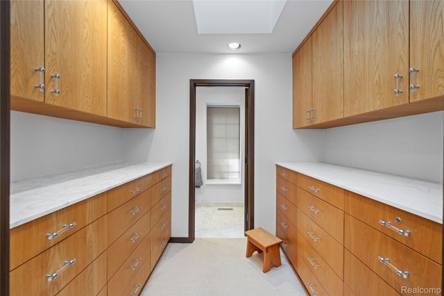 1287 Charrington Road, Bloomfield Hills, MI 48301