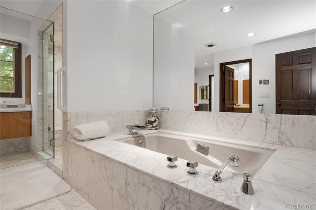 1287 Charrington Road, Bloomfield Hills, MI 48301