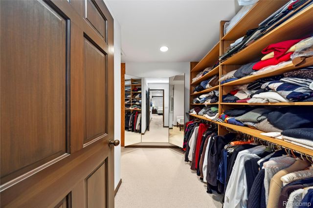 1287 Charrington Road, Bloomfield Hills, MI 48301