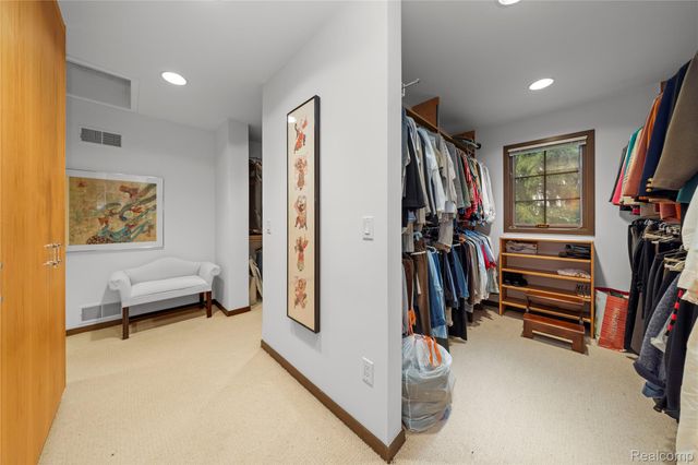 1287 Charrington Road, Bloomfield Hills, MI 48301