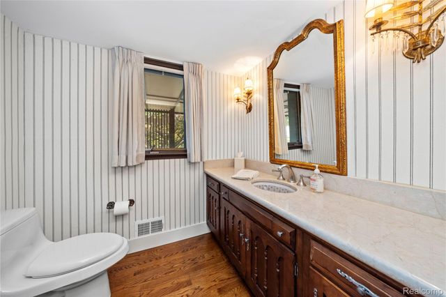 1287 Charrington Road, Bloomfield Hills, MI 48301