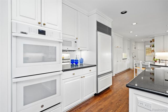 1287 Charrington Road, Bloomfield Hills, MI 48301