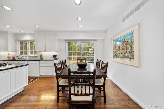 1287 Charrington Road, Bloomfield Hills, MI 48301