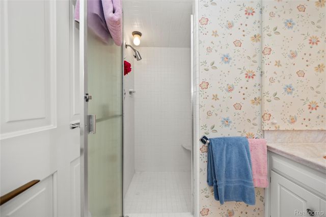 1287 Charrington Road, Bloomfield Hills, MI 48301