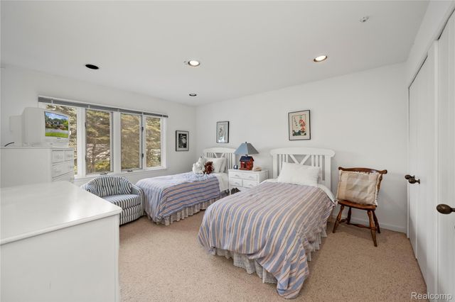 1287 Charrington Road, Bloomfield Hills, MI 48301