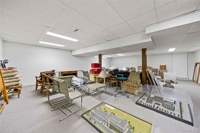 1287 Charrington Road, Bloomfield Hills, MI 48301