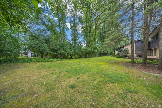 1287 Charrington Road, Bloomfield Hills, MI 48301
