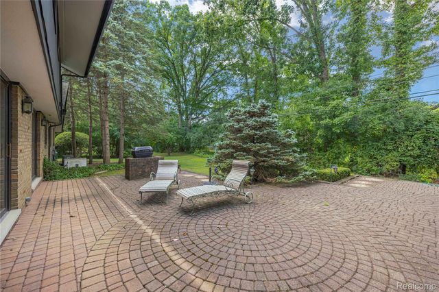 1287 Charrington Road, Bloomfield Hills, MI 48301