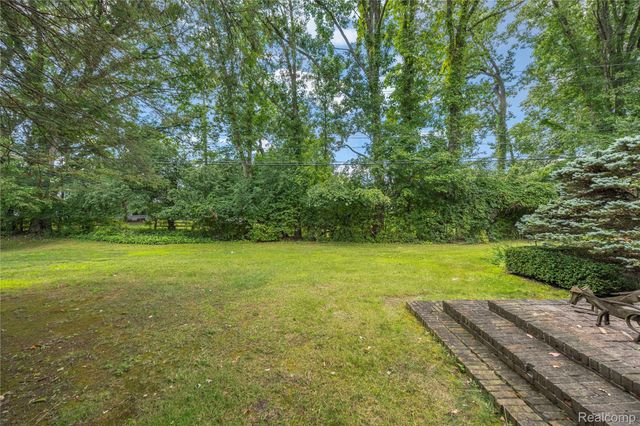 1287 Charrington Road, Bloomfield Hills, MI 48301