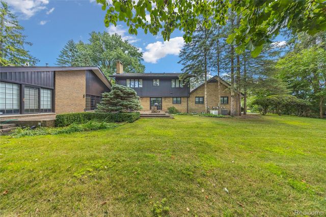 1287 Charrington Road, Bloomfield Hills, MI 48301