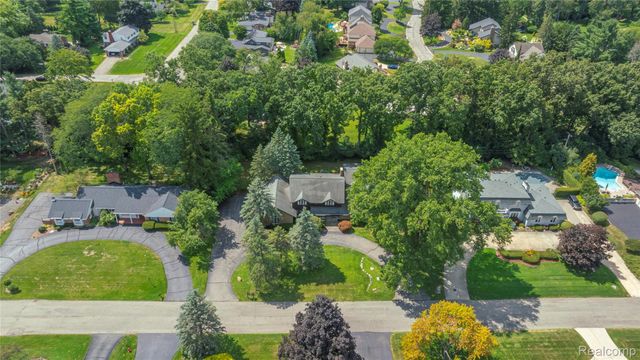 1287 Charrington Road, Bloomfield Hills, MI 48301