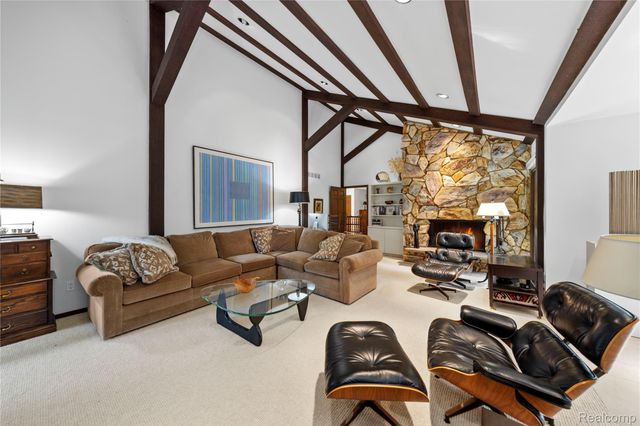 1287 Charrington Road, Bloomfield Hills, MI 48301