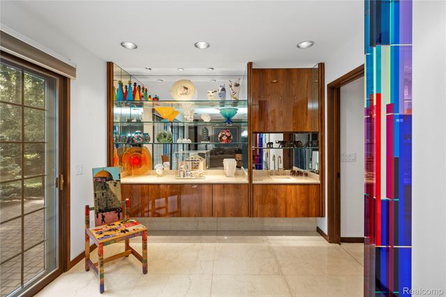 1287 Charrington Road, Bloomfield Hills, MI 48301