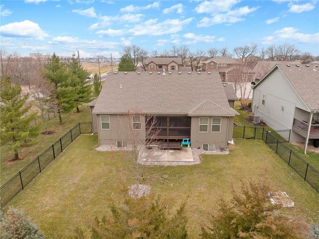 18302 W 194th Terrace, Spring Hill, KS 66083