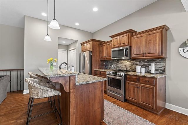 18302 W 194th Terrace, Spring Hill, KS 66083