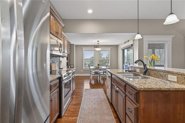 18302 W 194th Terrace, Spring Hill, KS 66083