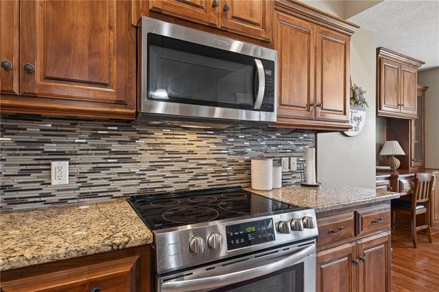 18302 W 194th Terrace, Spring Hill, KS 66083