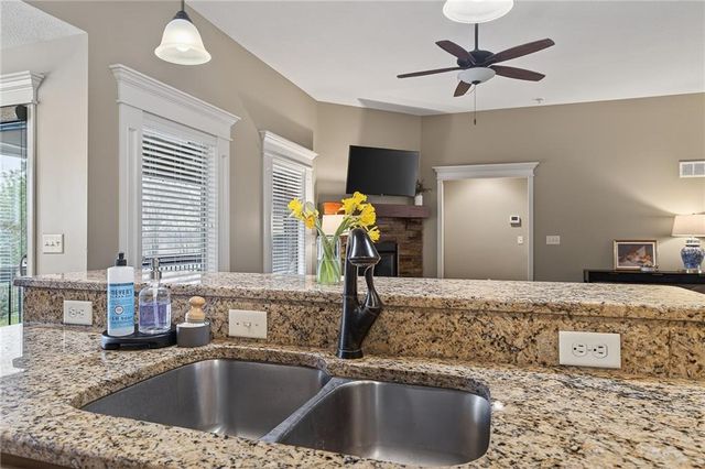 18302 W 194th Terrace, Spring Hill, KS 66083